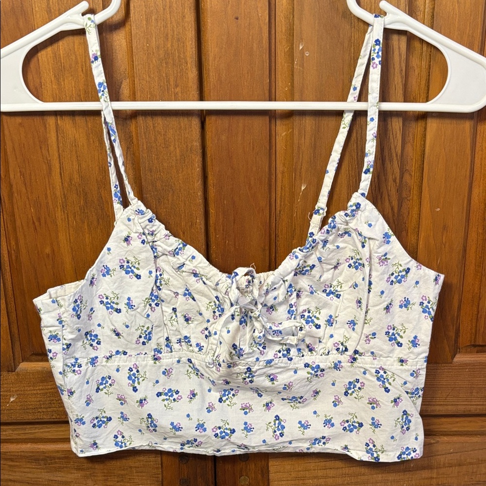 Sky & Sparrow Women’s White and Blue Floral Crop Top with Spaghetti Straps M